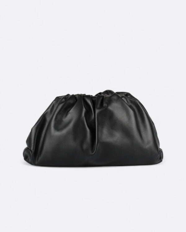 bolso nube fruncido de piel italiana vista de frente