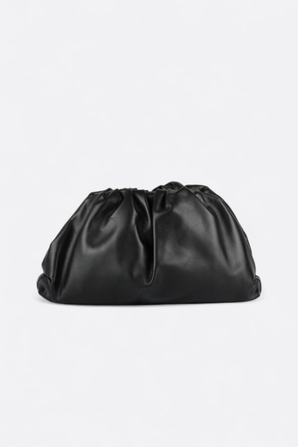 bolso nube fruncido de piel italiana vista de frente