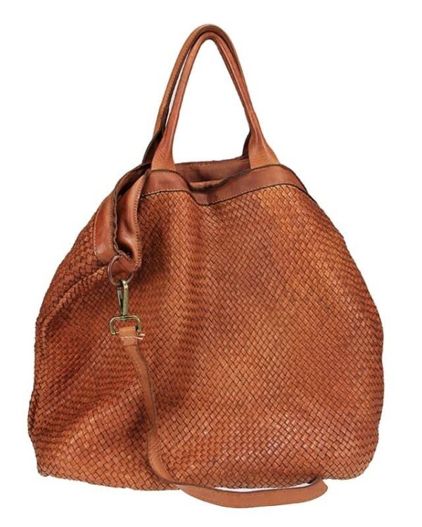 Bolso de piel trenzado italiano. vista frontal con asa larga extraíble