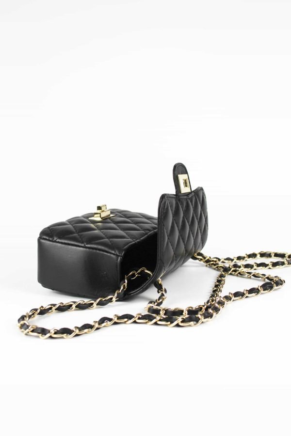bolso piel acolchado pequeño detalle de asa de cadena larga con piel
