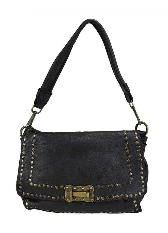 bolso piel lavada vintage color negro con tachas vista frontal con asa de hombro