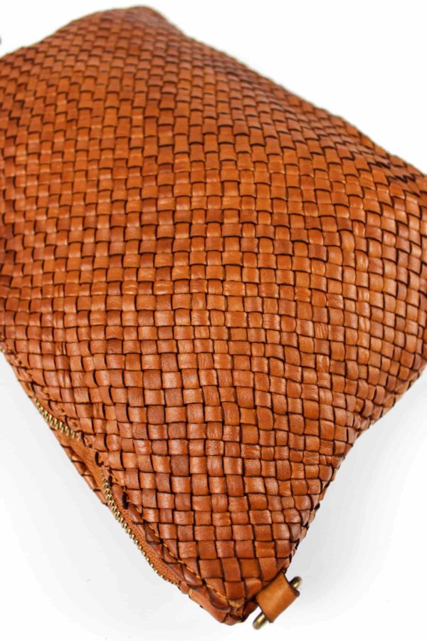 bolso-de-mano-piel-trenzada