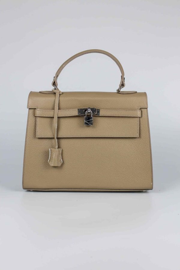 bolso icónico estructurado con candado en piel color topo vista frontal