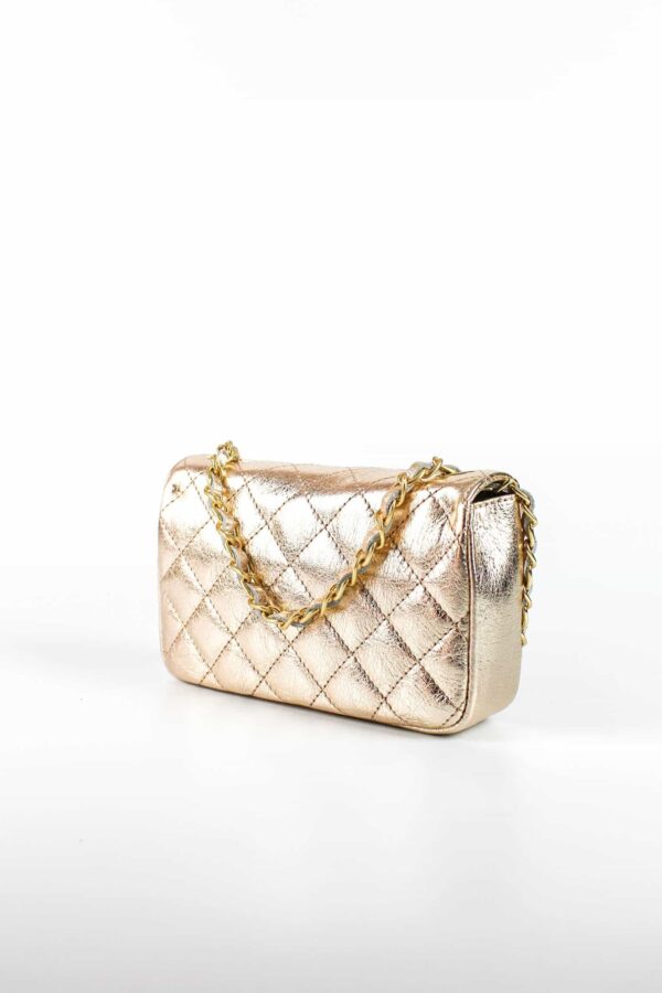 bolso acolchado de piel con cadena mini dorado vista trasera