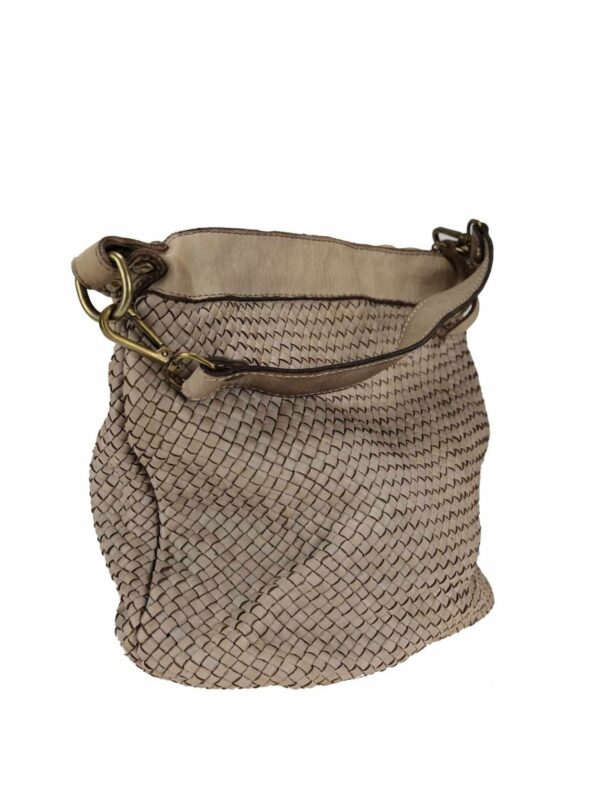 Bolso-bandolera-trenzado-beige