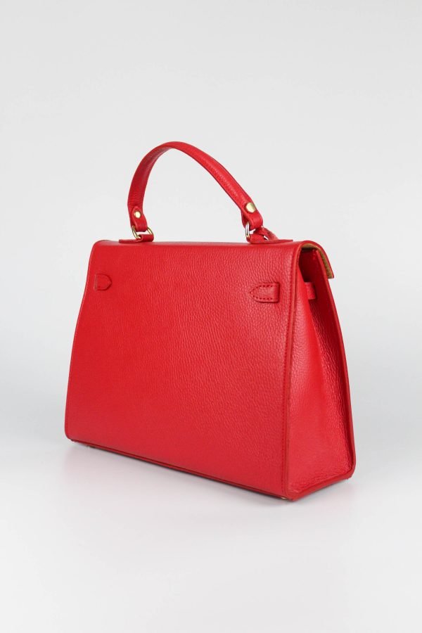 bolso de piel estructurado con candado rojo vista trasera