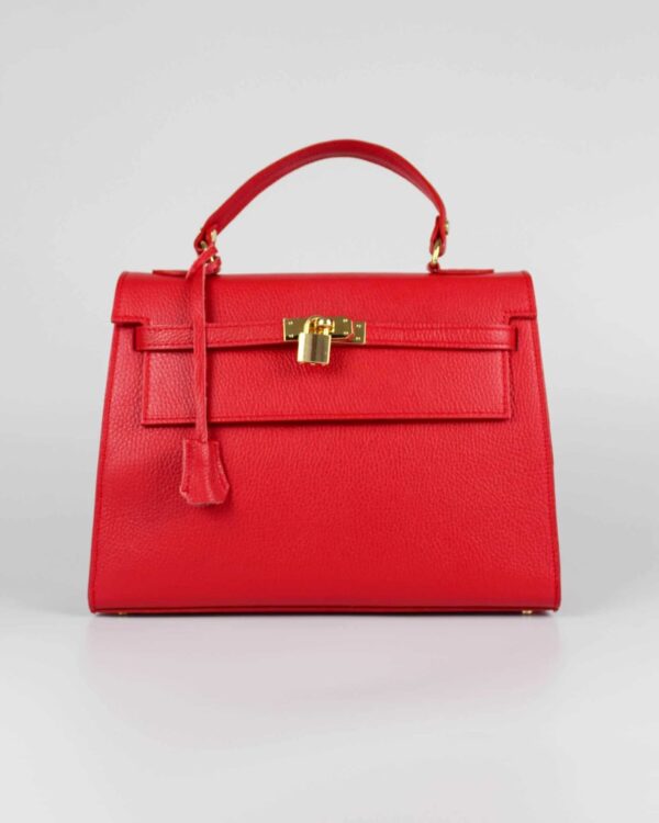 bolso de piel estructurado con candado rojo vista de frente