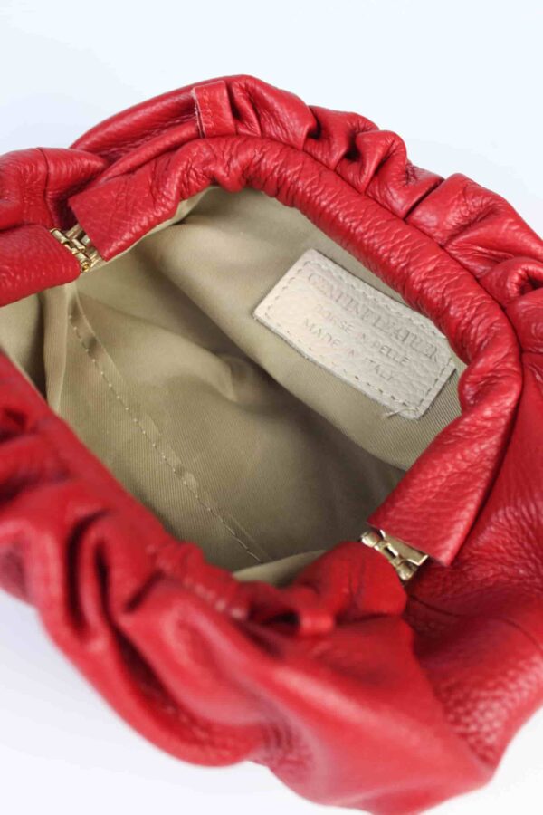 visnta del interior detalle del forro del bolso fruncido pequeño rojo