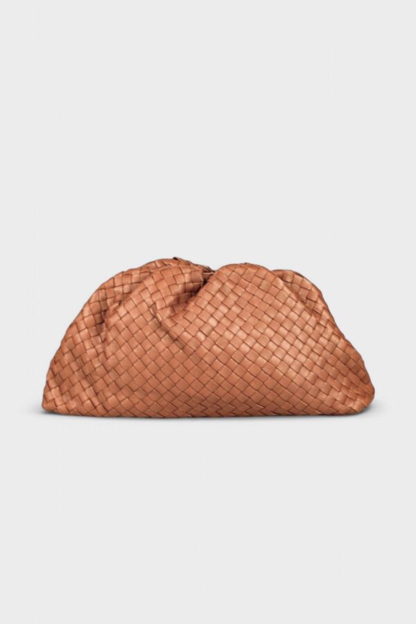 Bolso pouch icónico trenzado vista de frente