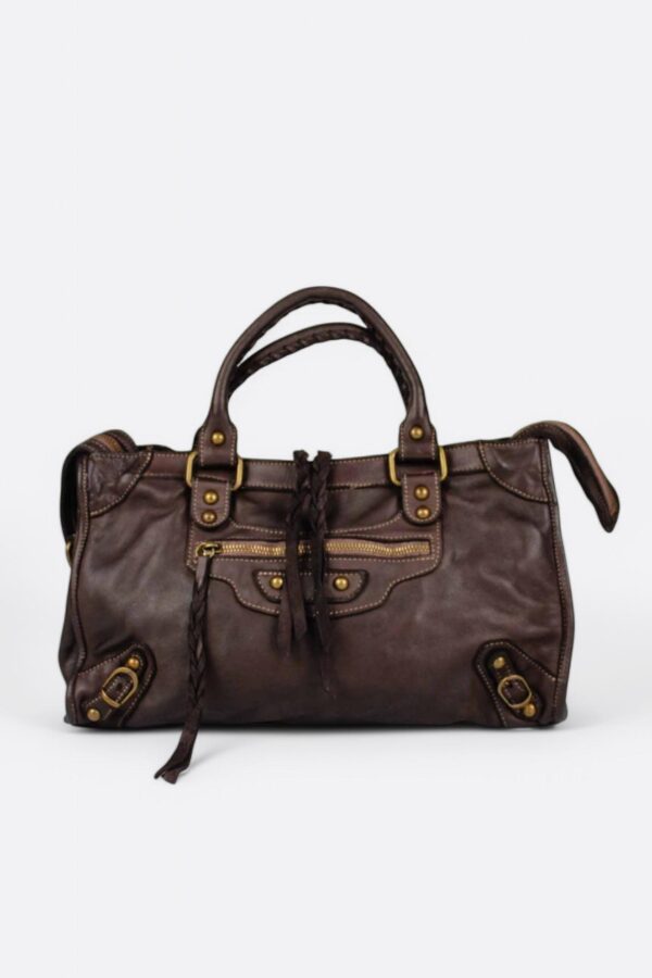 Bolsos estilo city motero marrón chocolate vista frontal