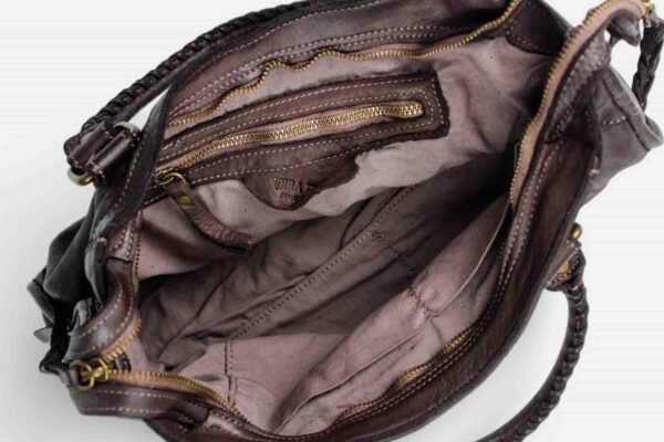 interior del Bolsos estilo city motero marrón detalle del forro