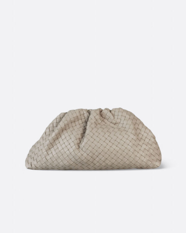 Bolso pouch piel trenzada. Bolsos inspiración de piel trenzada vista de frente
