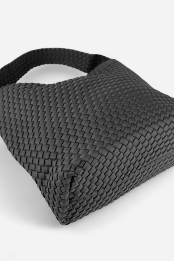 bolsos trenzados neopreno vista de la base detalle del fondo