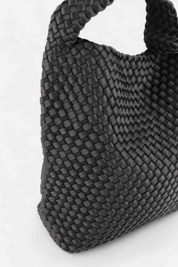 bolsos neopreno trenzados vista de cerca detalle del trenzado