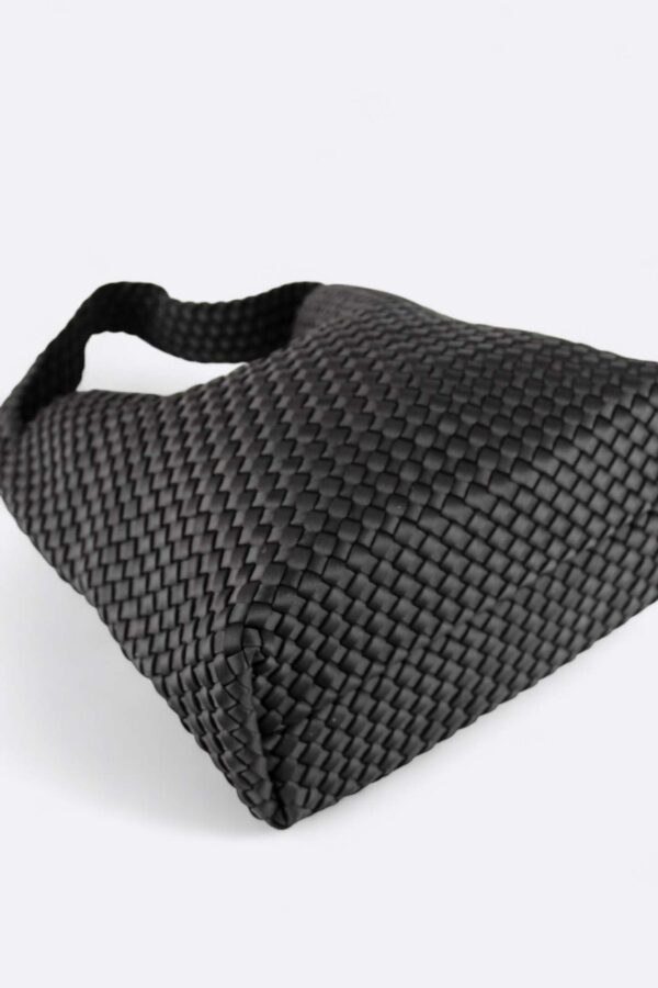 bolsos neopreno trenzados vista de la base del fondo