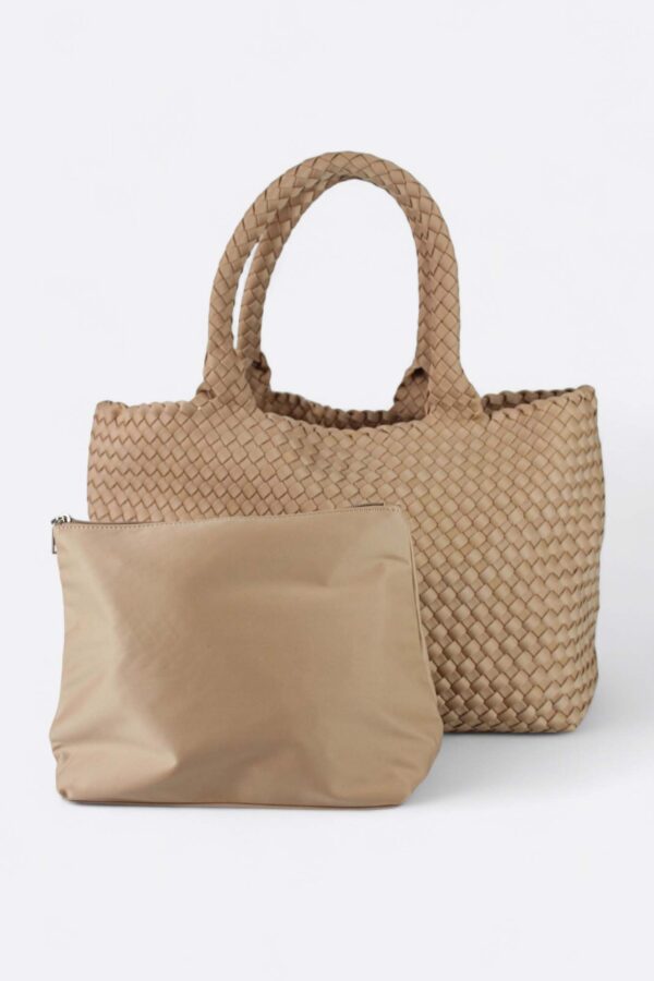 bolso de neopreno trenzado vista detalle del neceser interior de nylon