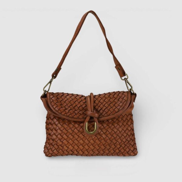 Bolso de mano de piel trenzada camel hecho a mano en Italia vista de frente