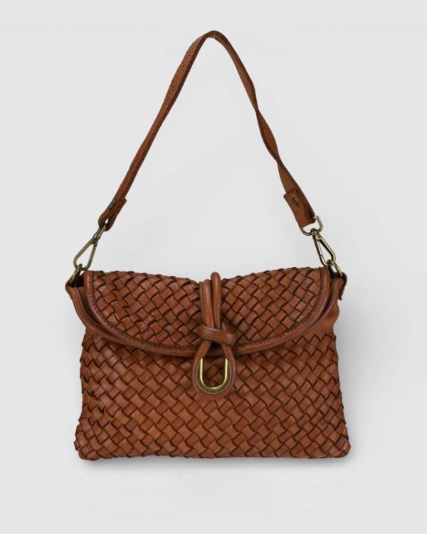 Bolso de mano de piel trenzada camel hecho a mano en Italia vista de frente