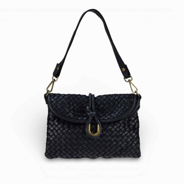 Bolso de piel trenzada negro hecho a mano en Italia.