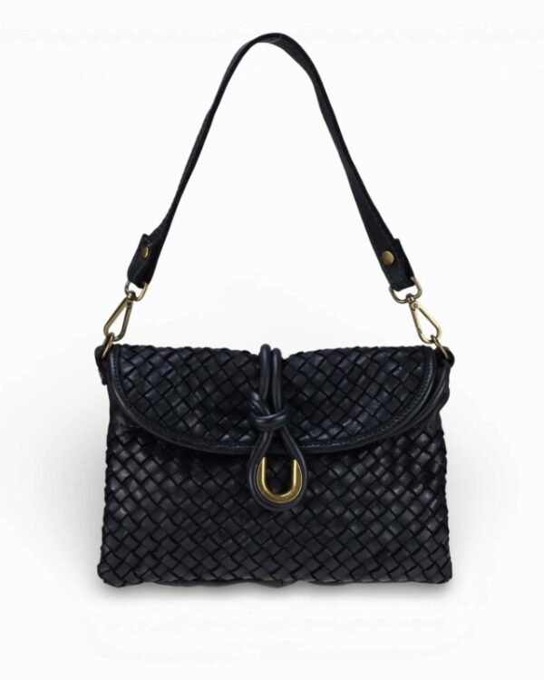 Bolso de piel trenzada negro hecho a mano en Italia.