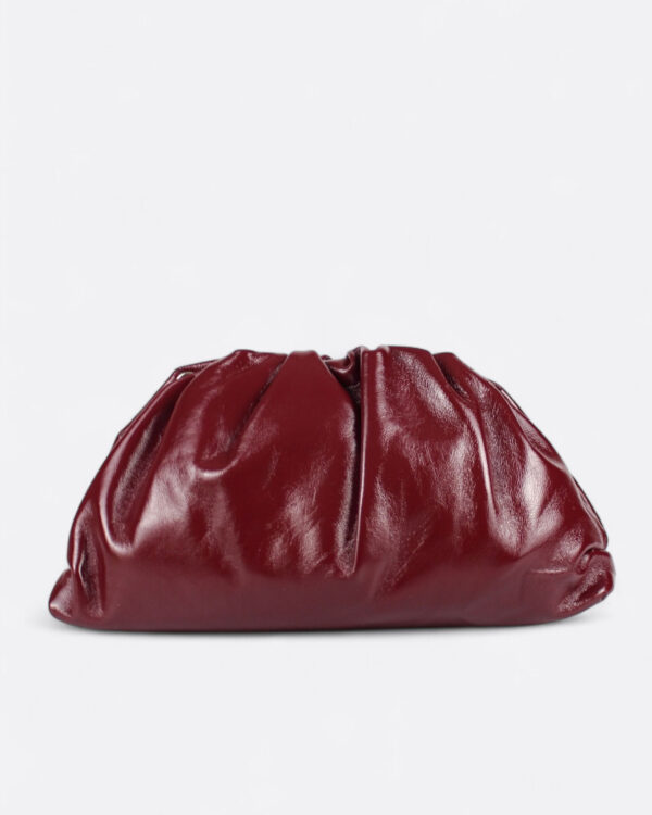 Bolso nube piel burdeos vista de frente