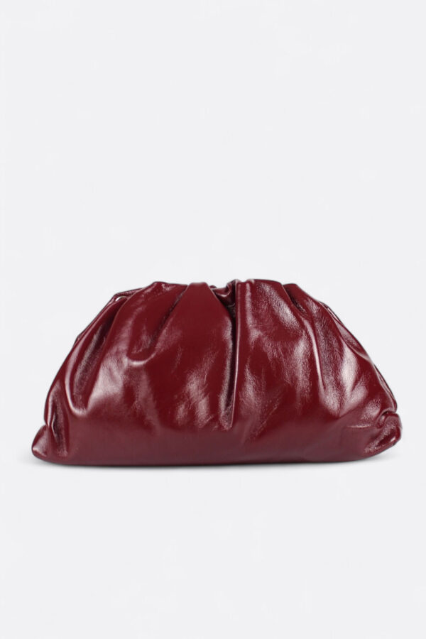 Bolso nube piel burdeos vista de frente