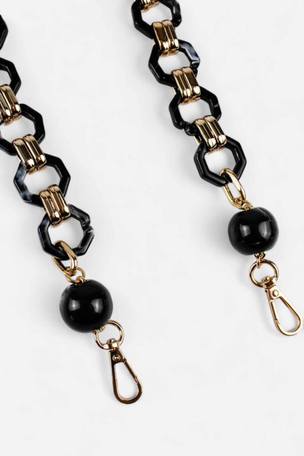 detalle de asa bolso noche eslabones negros