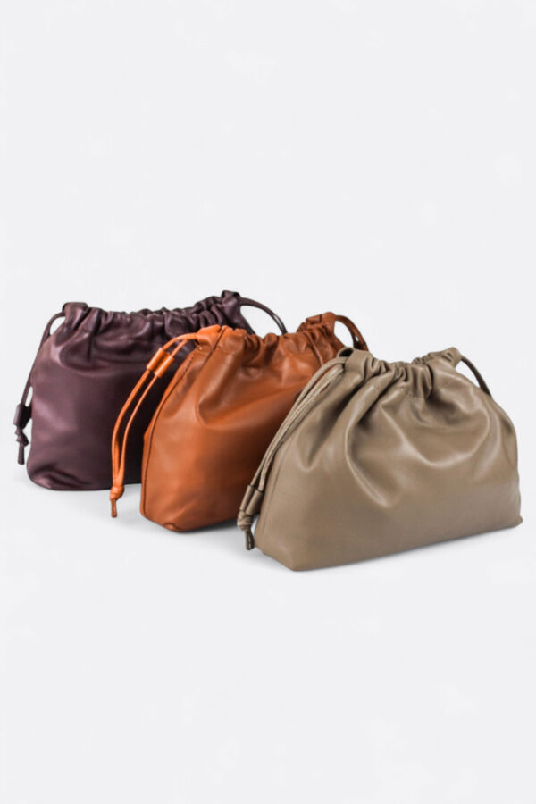 imagen de estudio del bolso de piel fruncido Siena lifestyle en colores beige, camel y chocolate