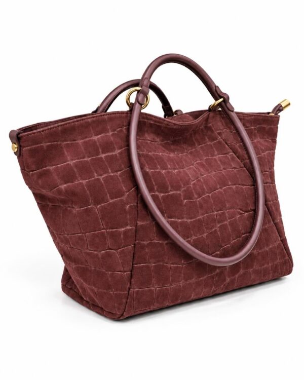 Bolso shopper XL Arezzo de ante burdeos efecto cocodrilo vista lateral con detalle de los 2 tipos de asas intercambiables