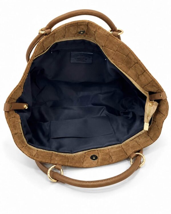 Interior del bolso shopper XL Arezzo camel con cierre de cremallera